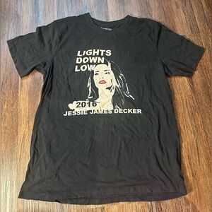 XL Kittenish by Jesse James Decker lights down low concert tour tee